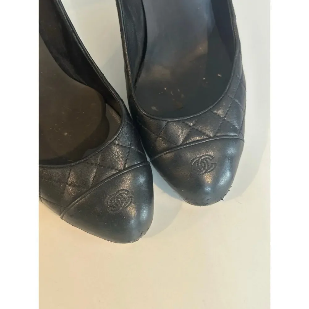 Chanel Women's Black Quilted Lambskin Leather Cap Toe Pump Heels Size 38 - Picture 14 of 14